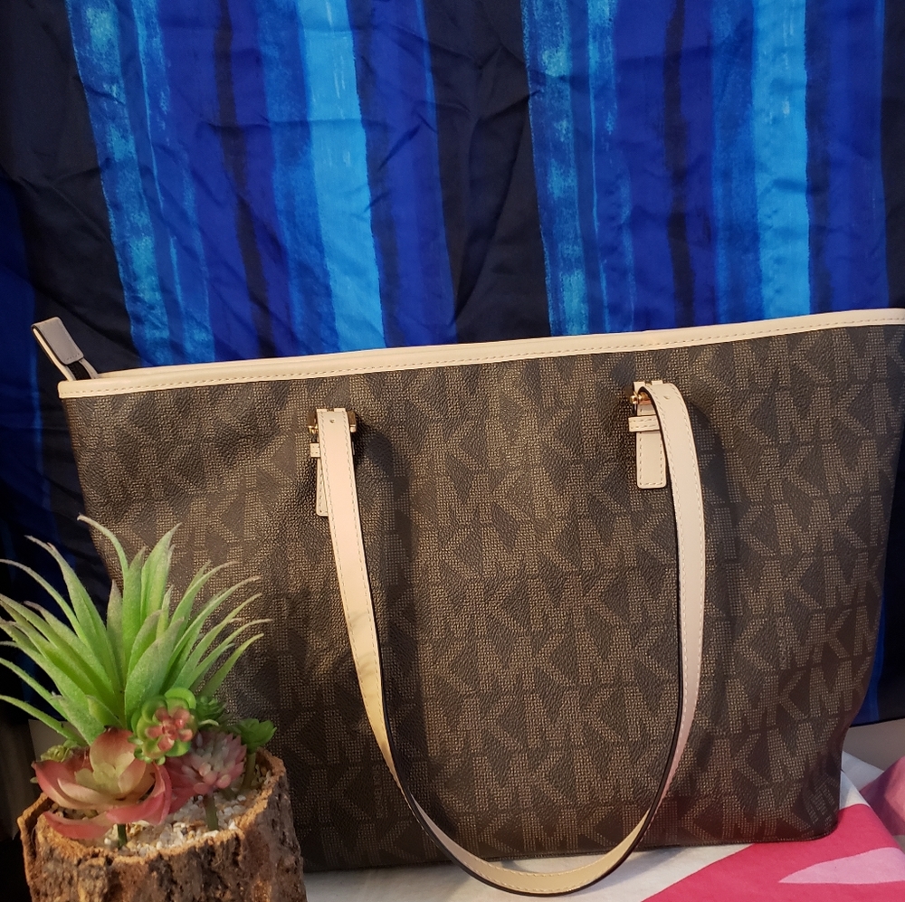 Michael khors handbag - Picture 2 of 4